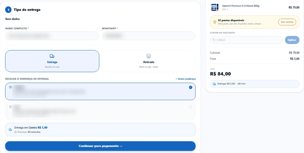 Finalização com escolha entre entrega e retirada, endereços salvos, taxa e prazo de entrega e resumo do pedido